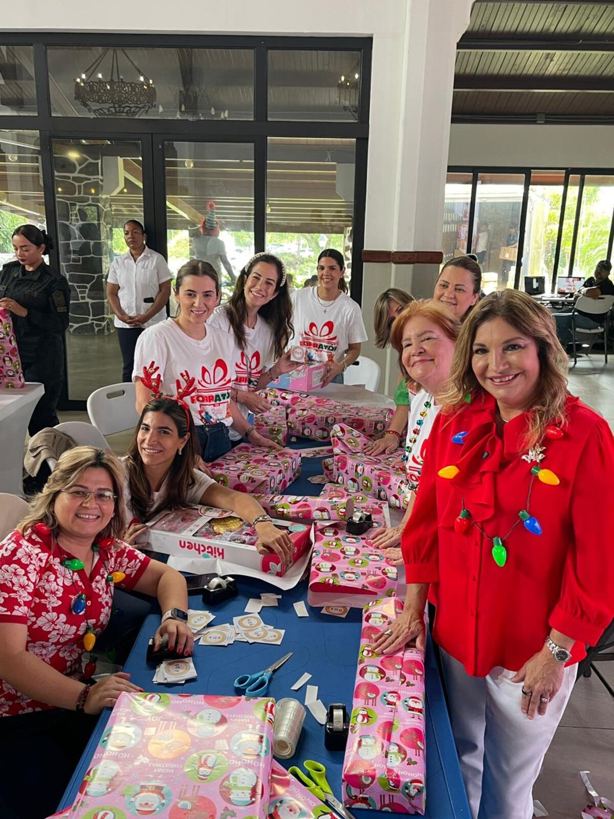 Forratón 2025: la gran maratón de envolver sonrisas para miles de niños