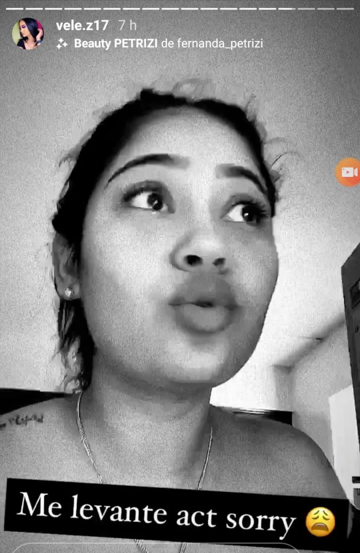 Tatiana Vélez se emberraca con admiradora de Yemil que le llamó piñata: ‘Cuando tú roncas es porque vas a dar la cara, ya cayó bajo’ 