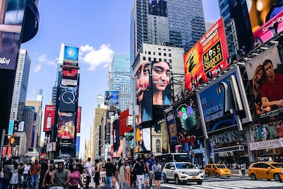 ¡Terror en Times Square! Mujer apuñala a dos personas y muere abatida por la Policía