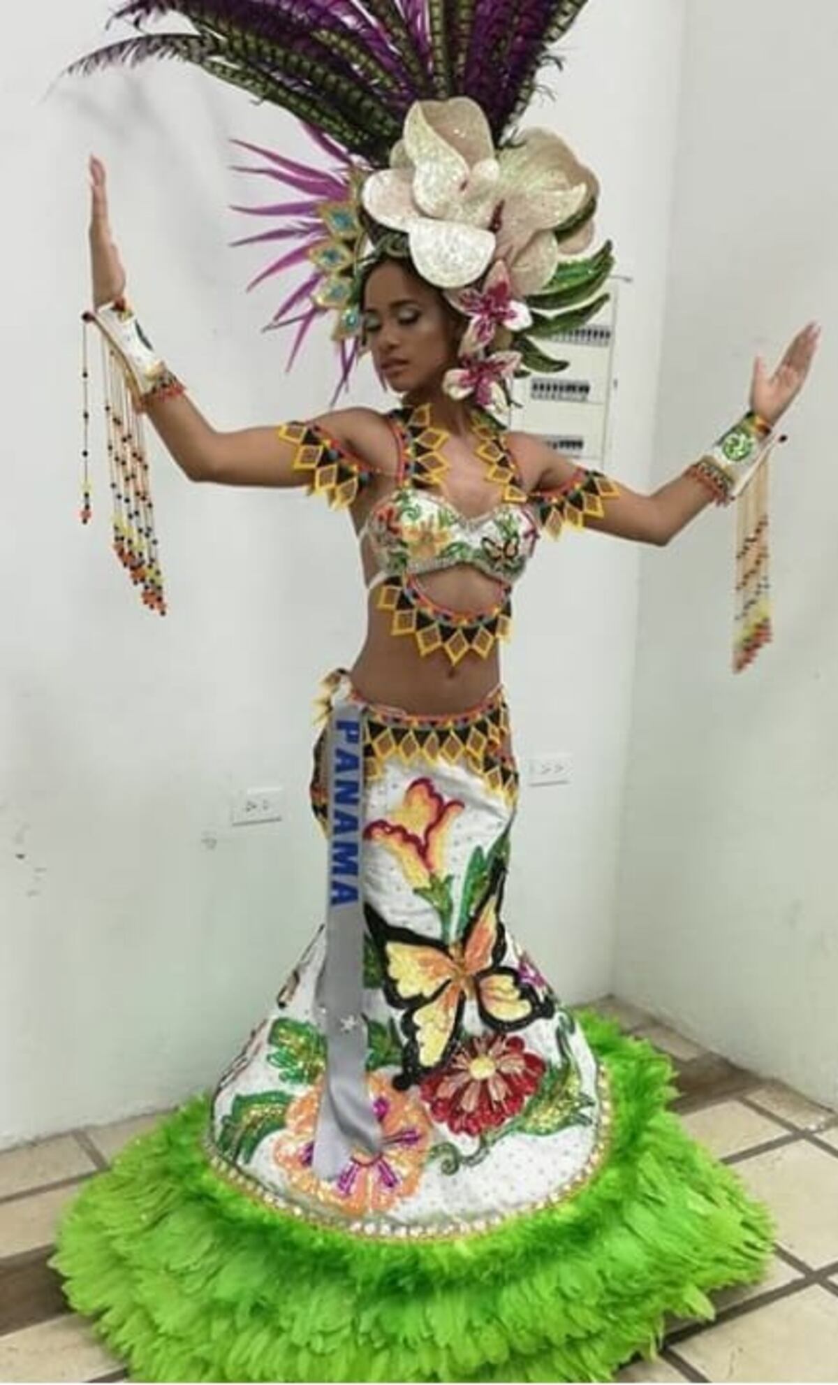 Panamá arrasa en Aruba. Miss se trae la corona y tres premios más