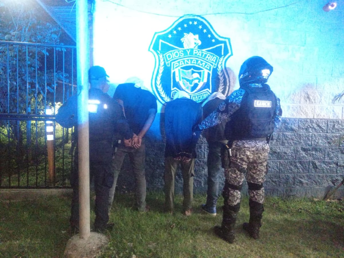 Caen tres en plena faena: los sorprenden presuntamente hurtando cables de la Línea 3 del metro 