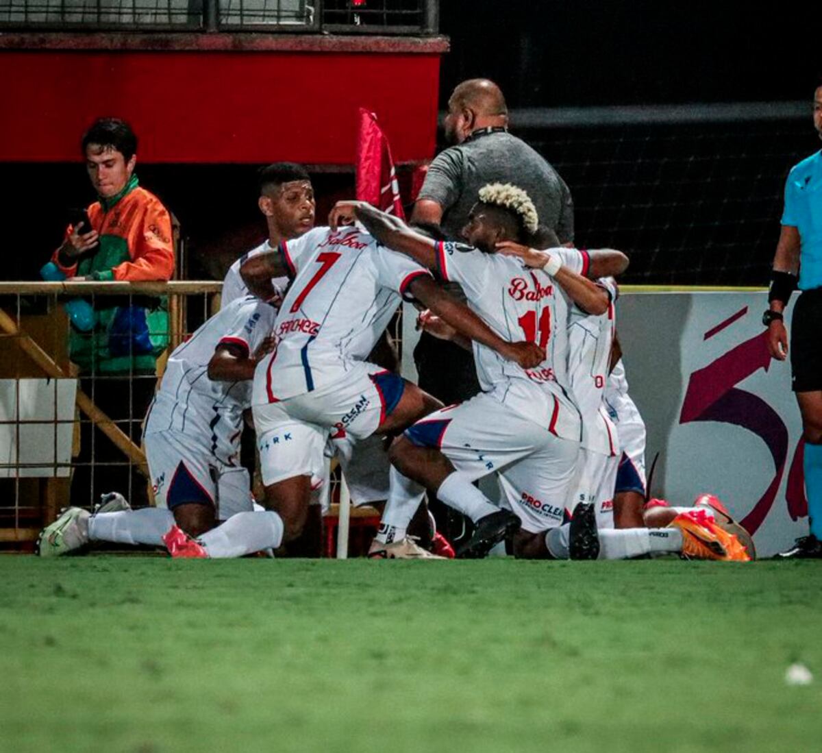 Los Leones del Plaza Amador logran una remontada épica al vencer al Alajuelense y acabar con su invicto como local
