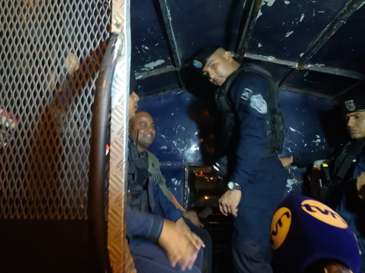 Le imputan cargos al subteniente de la Policía Nacional que se atrincheró, pero no quedó detenido