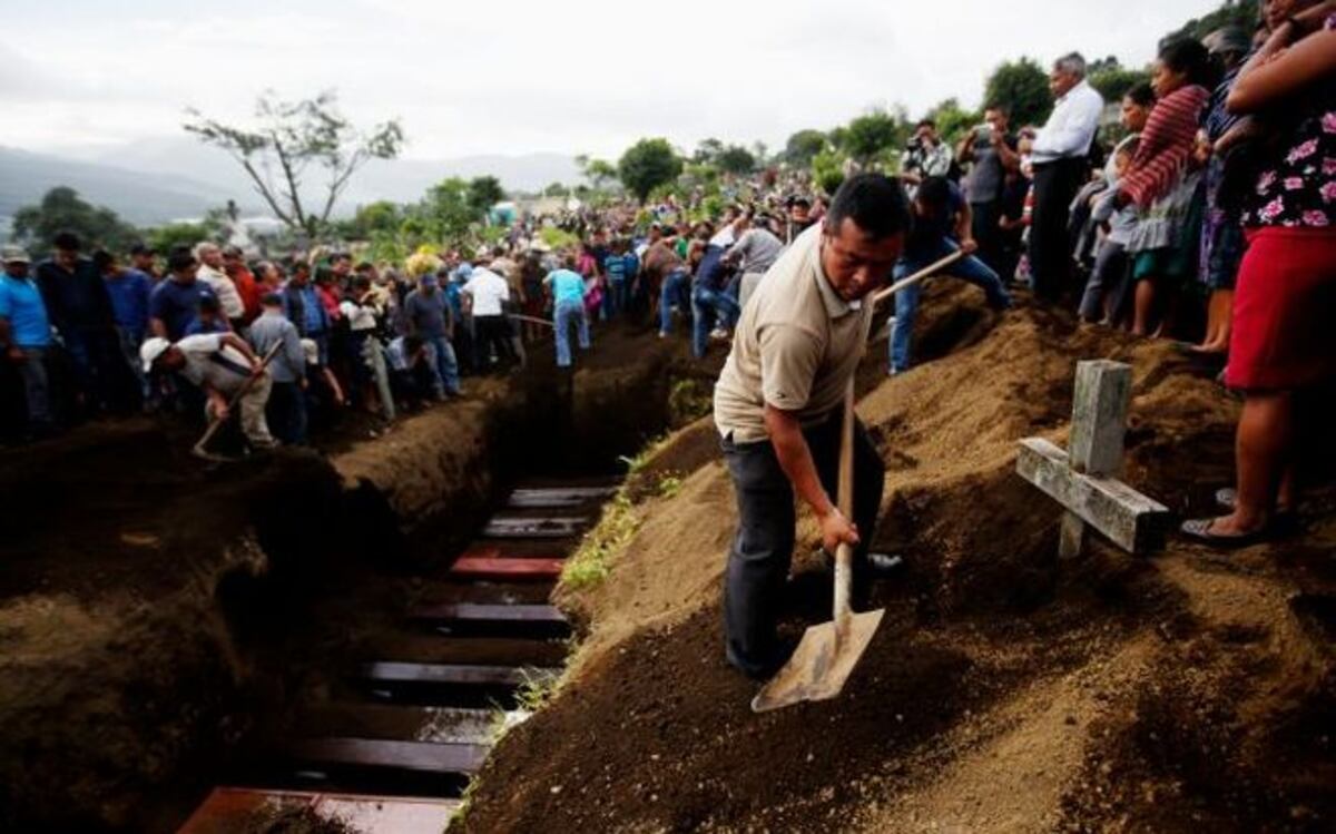 Forenses de Guatemala identifican seis nuevas víctimas por erupción de Volcán