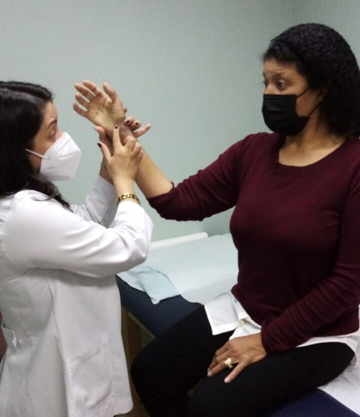 Ex primera dama está lista para las terapias de su mano derecha