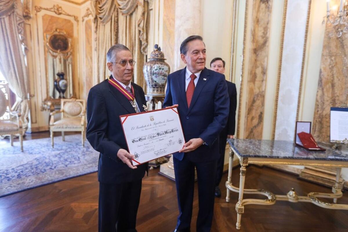 Condecoración genera polémica