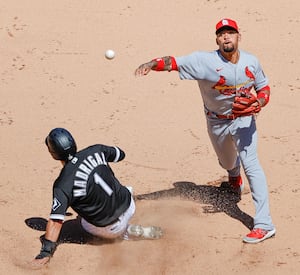 Panameño Edmundo Sosa sigue encendido con los Cardenales