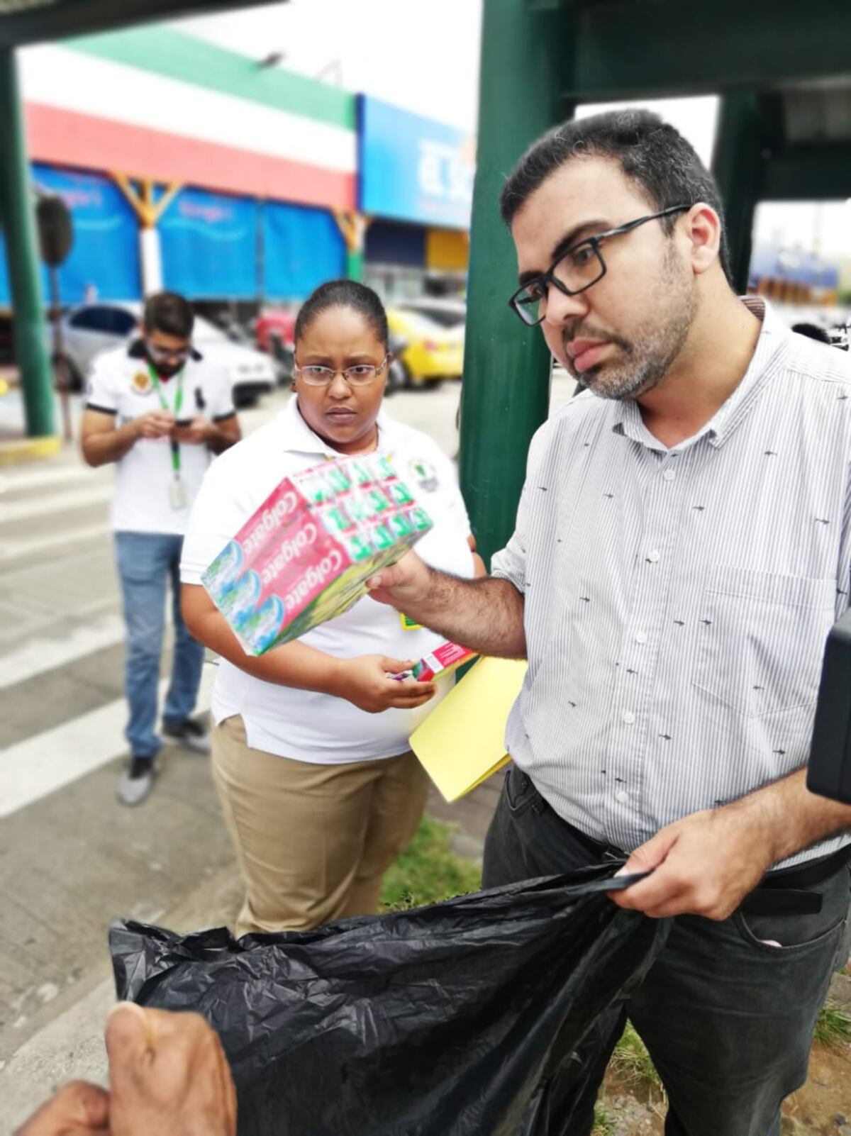 Sigue la vendedera de pastas de dientes con sustancia tóxica. Descubren más en Metromall