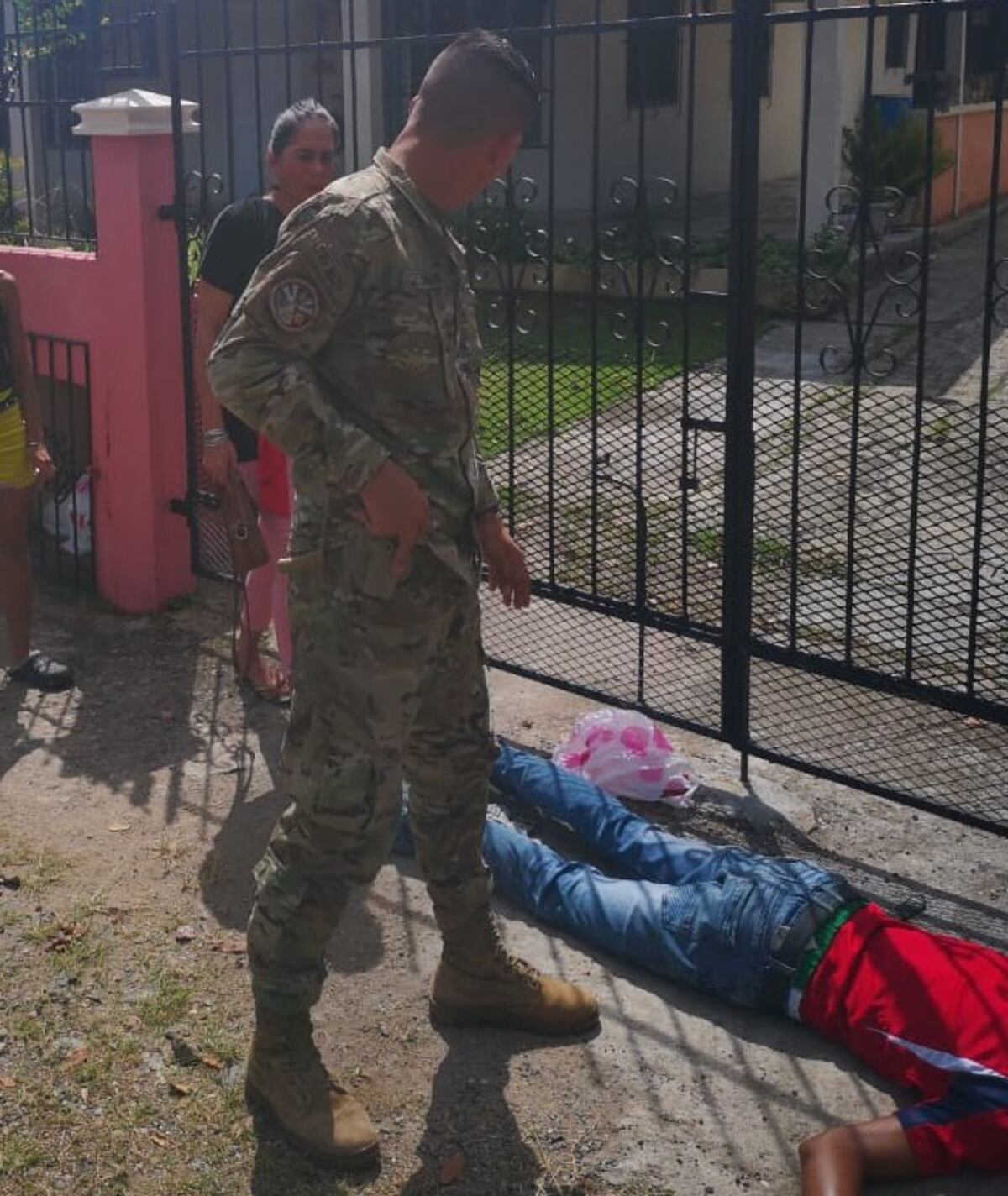 Pillan a ladrón in fraganti agrediendo a una dama en Juan Díaz