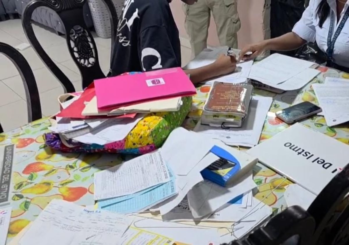 Diplomas falsos y plazas de trabajo: así operaba supuesta red descubierta en Meduca; hay 23 aprehendidos