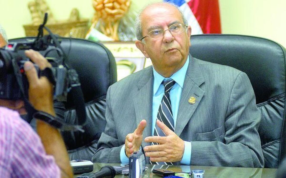 Fijan para este martes audiencia a exrector Gustavo García de Paredes