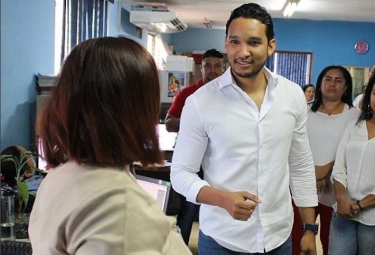 Expresentador de TV se lanza a diputado. Castalia y Taysha le apoyan