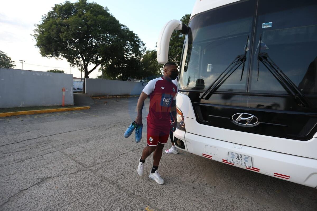 Nada de covid. Thomas Christiansen reaparece en el Rommel Fernández