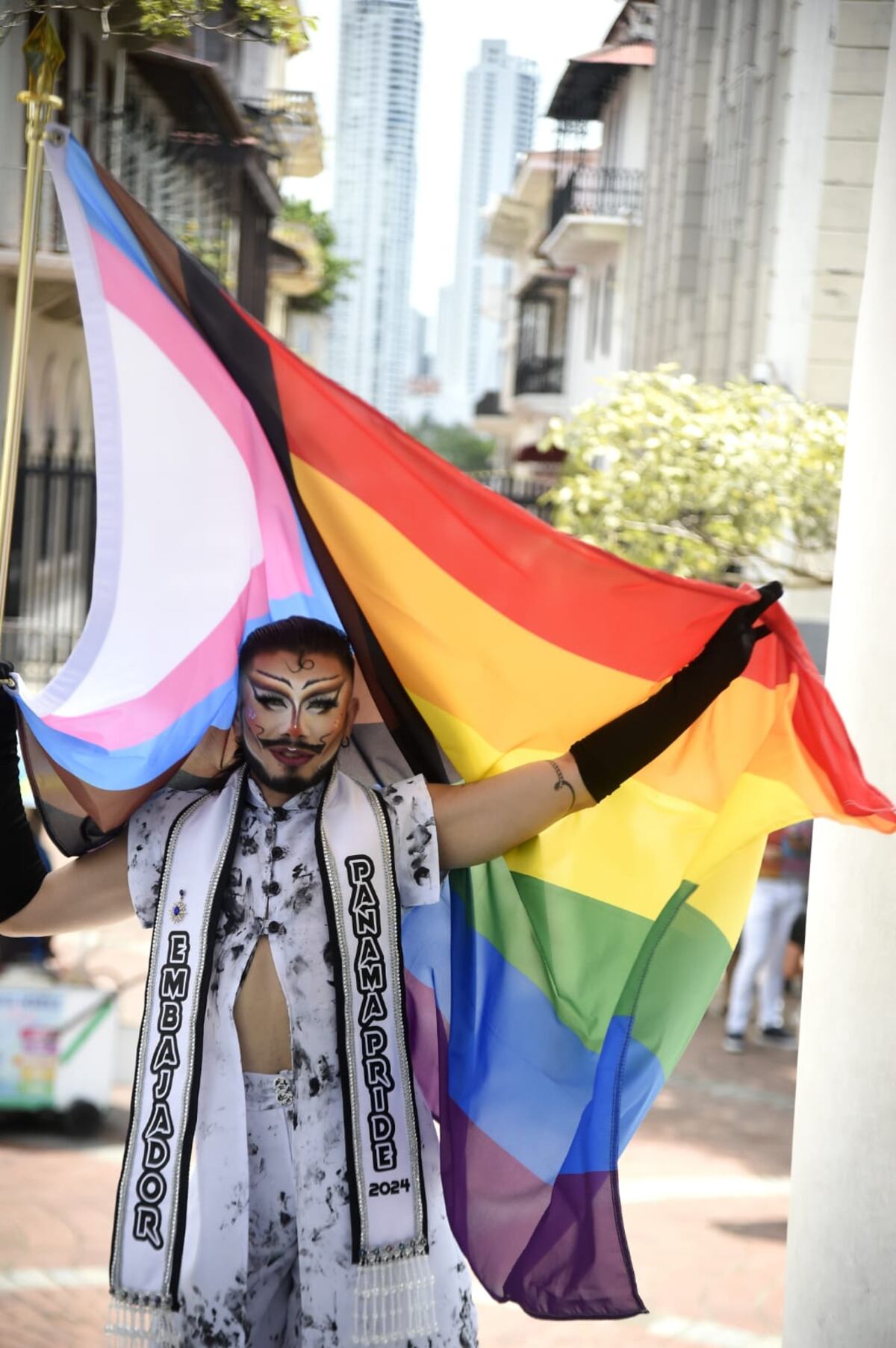 ¡Comienza la fiesta del Mes del Orgullo LGBTQ+ en Plaza Catedral! 