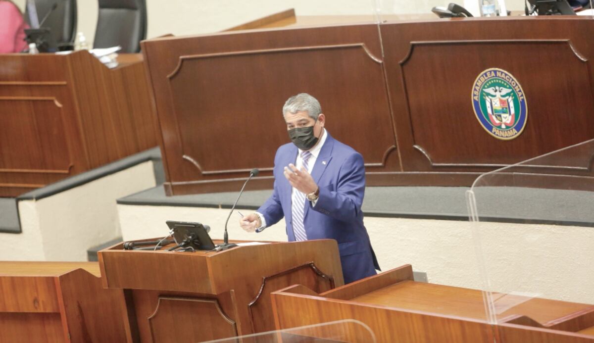 Diputados opositores cuestionan a ministros de Estado sobre los gastos de la pandemia