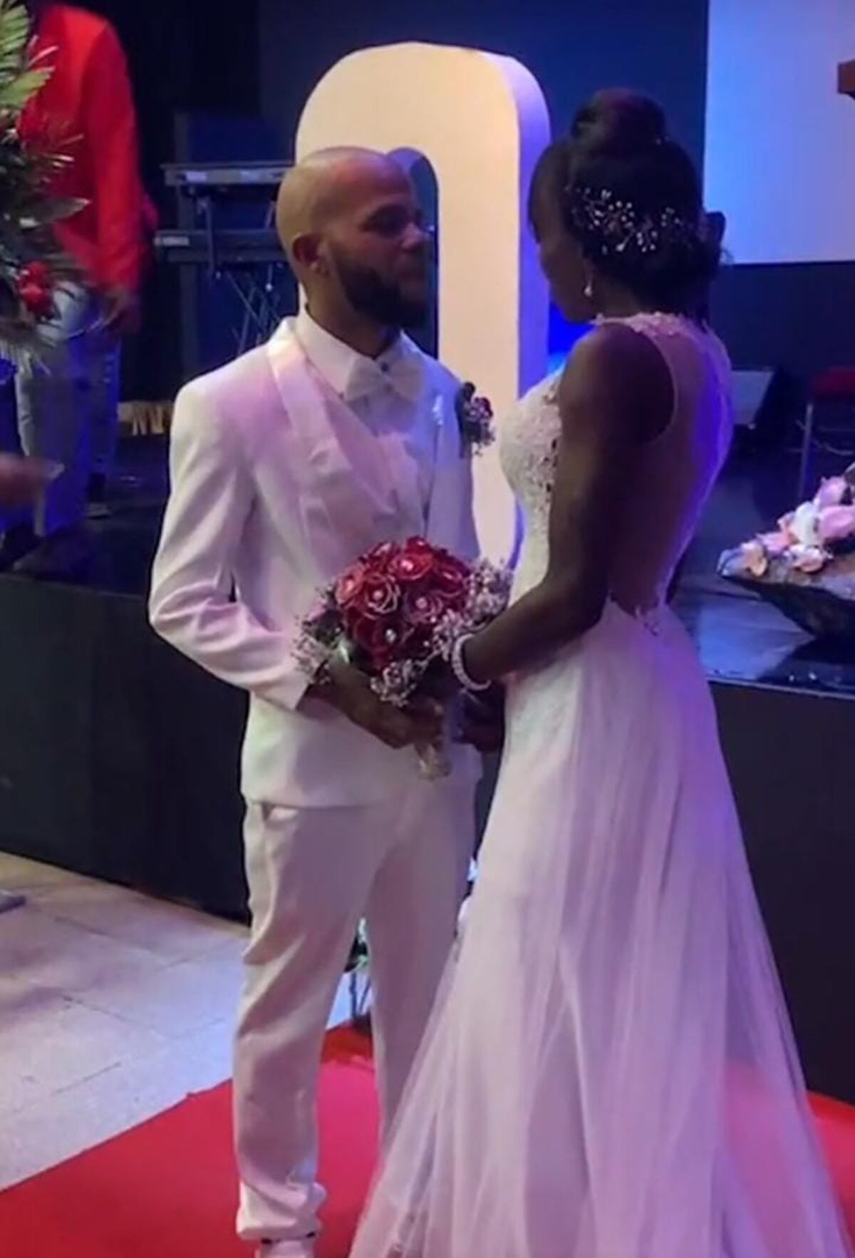 Son bodas, son anillos y vestidos de blanco. Dunduzuá promete estar con Yamal hasta que Cristo venga 