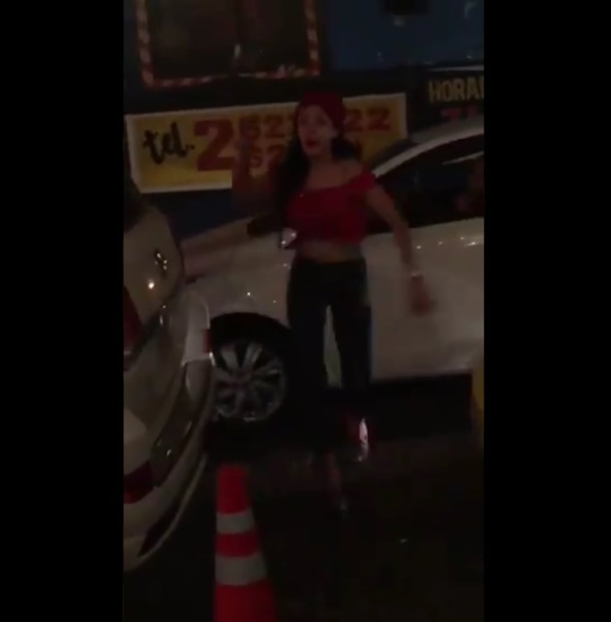 Nuevo video viral. La misma de 'Tetas pa'los manes' se le escapa a un retén