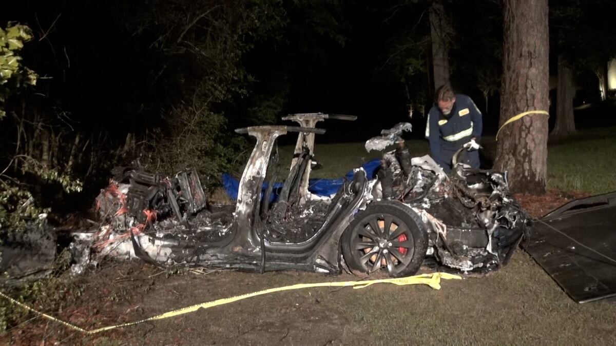 Accidente de un Tesla ‘sin nadie al volante’ deja dos muertos