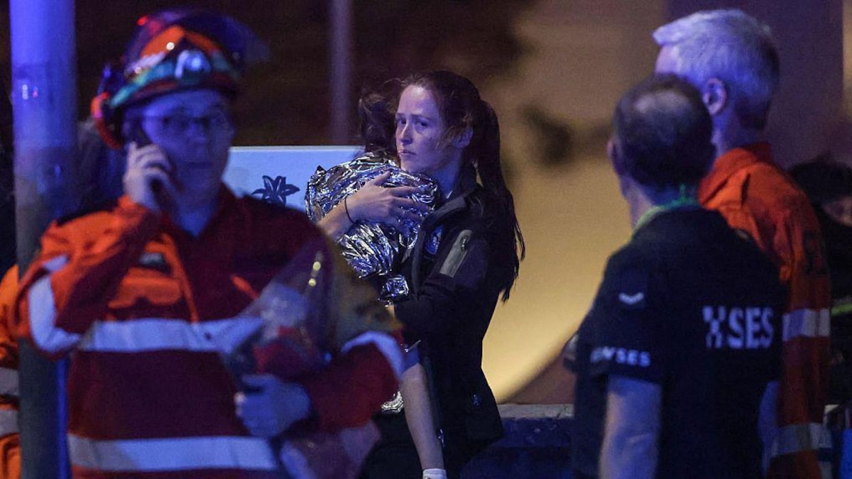 Padre e hijo extremistas masacran 15 muertos en tiroteo contra fiesta judía en Australia