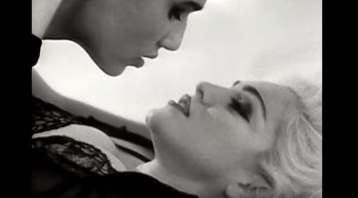 Modelo revela cómo Madonna la acoso en video y con cartas tras conocerla