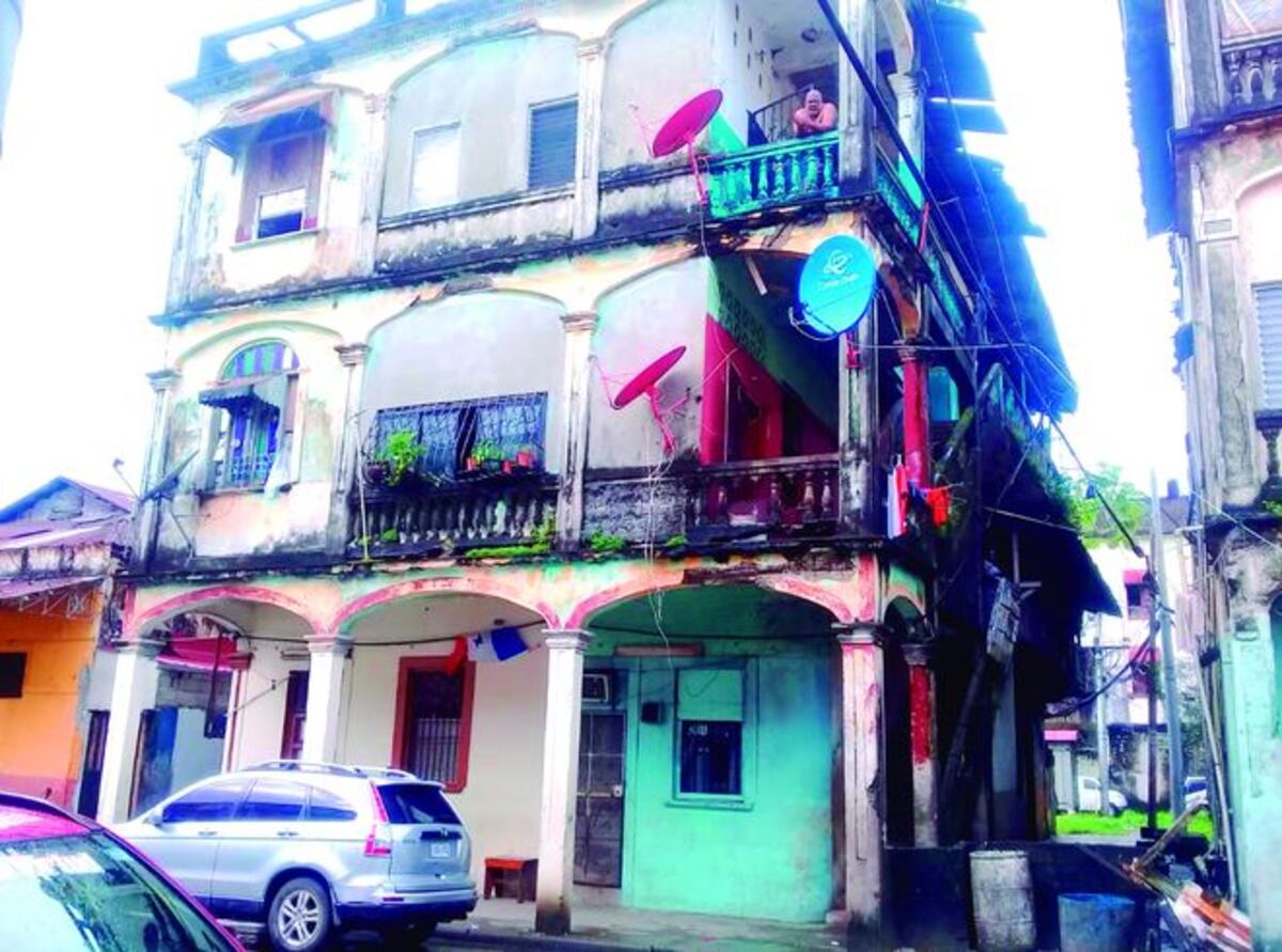 Se desploma el piso de un caserón en la provincia de Colón 