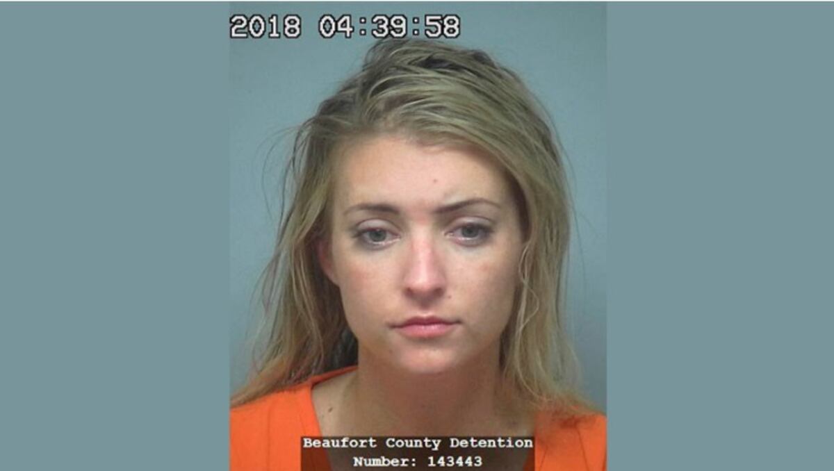 Mujer le aseguró a Policía que no podía ser detenida por ser de la raza pura