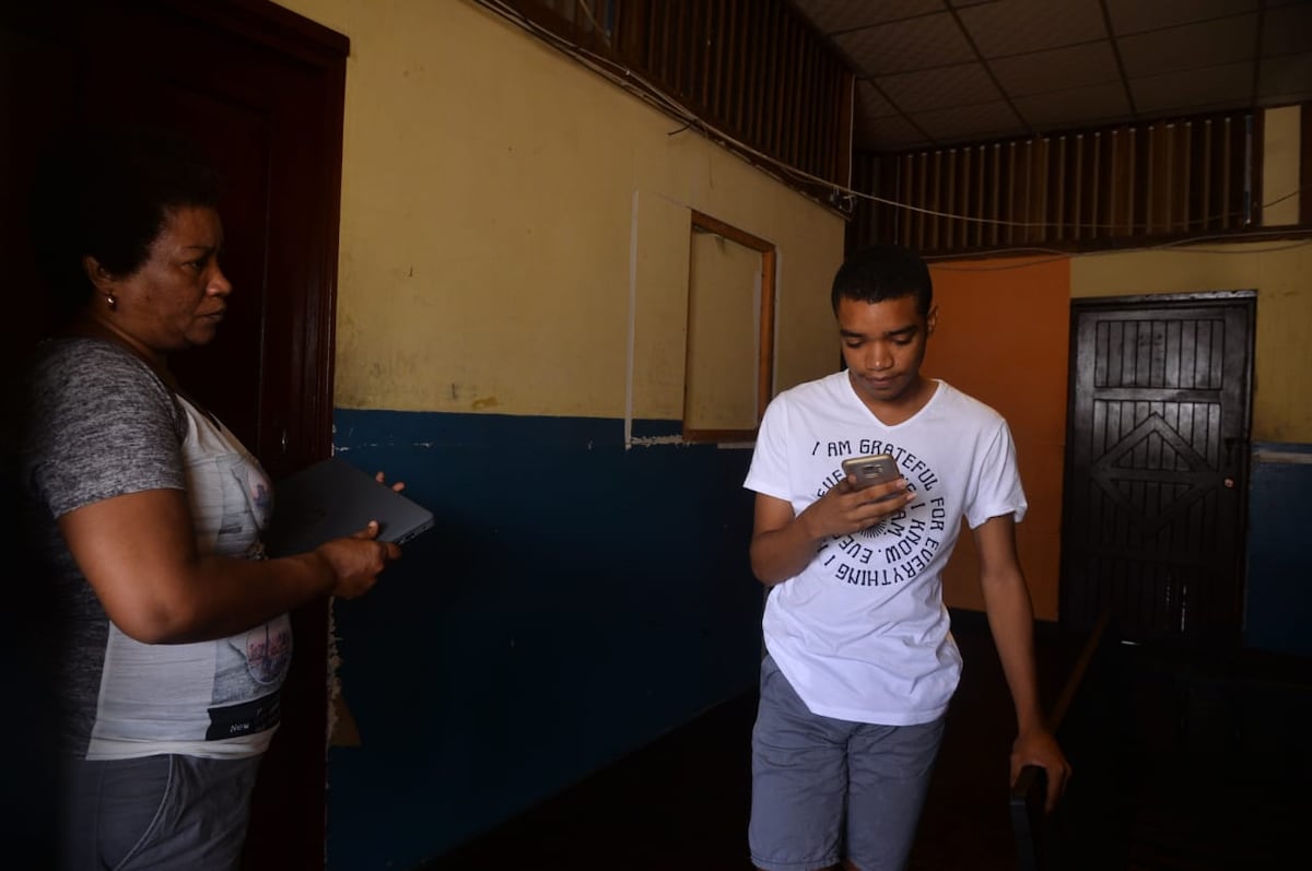 Miles de estudiantes se trasladan a las escuelas públicas| Video