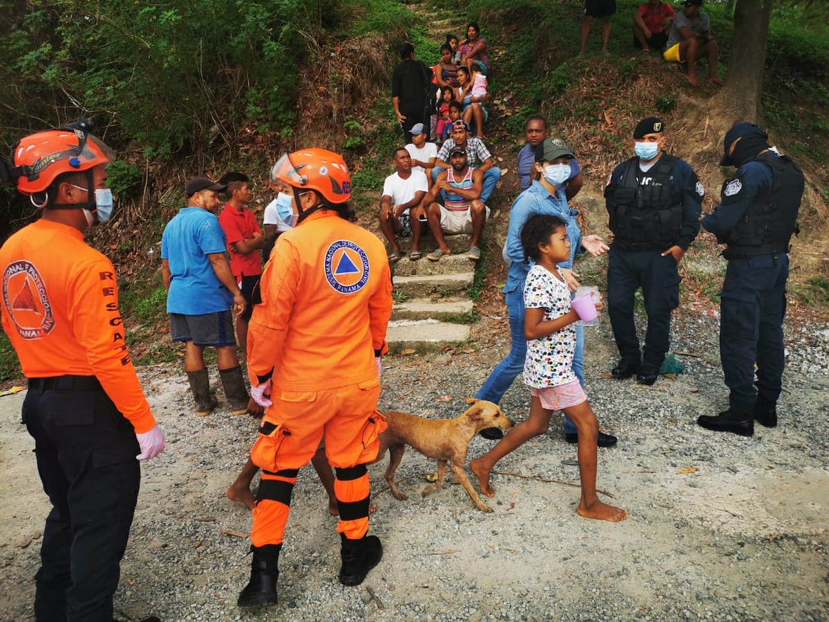 Familia de abuelita y nieto que fallecieron tras quedar sepultados por un derrumbe en el Corredor de los Pobres fueron llevados a un hotel 