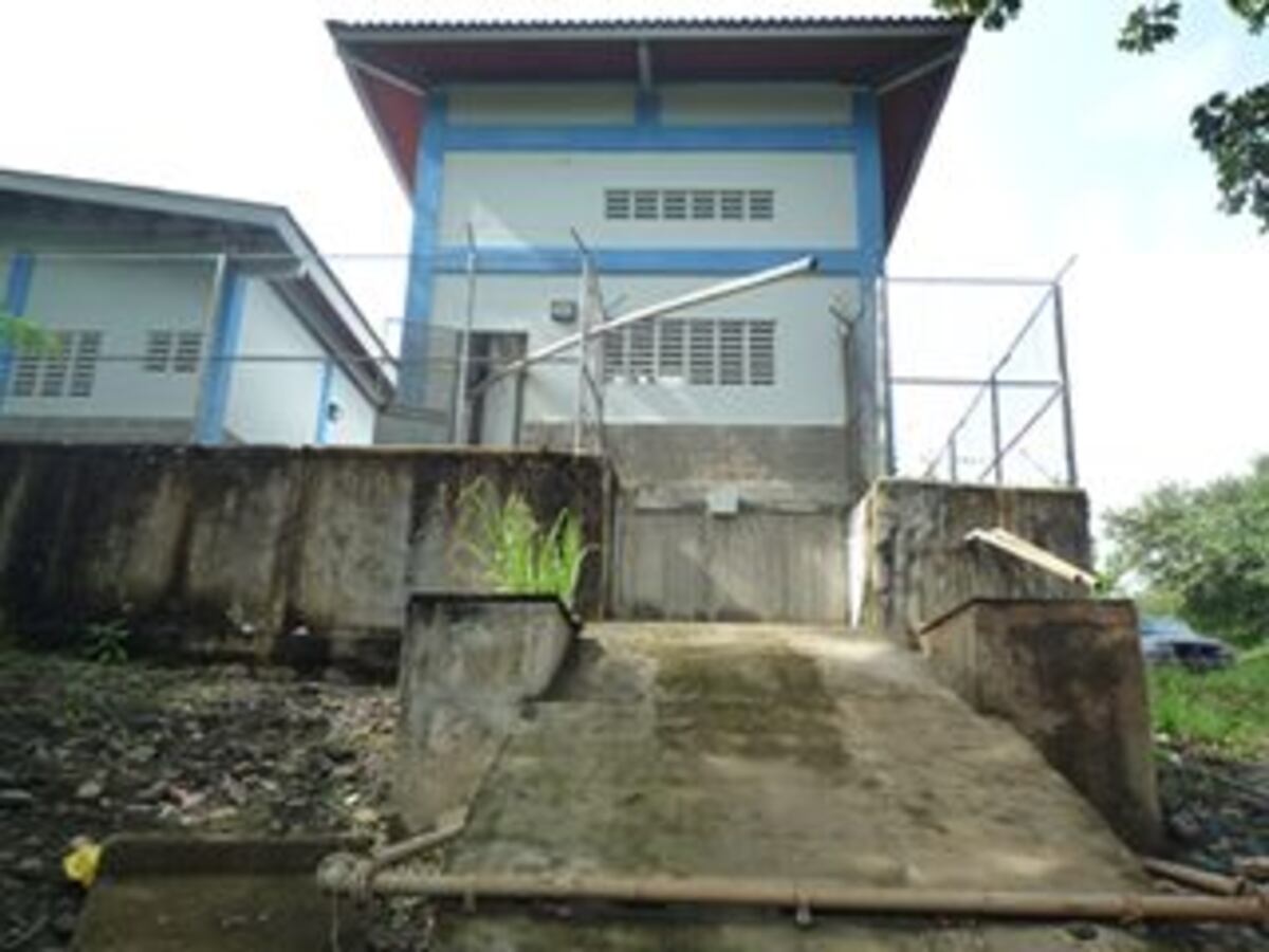 Centro Básico Arnulfo Arias en San Miguelito se declara en paro por falta de agua