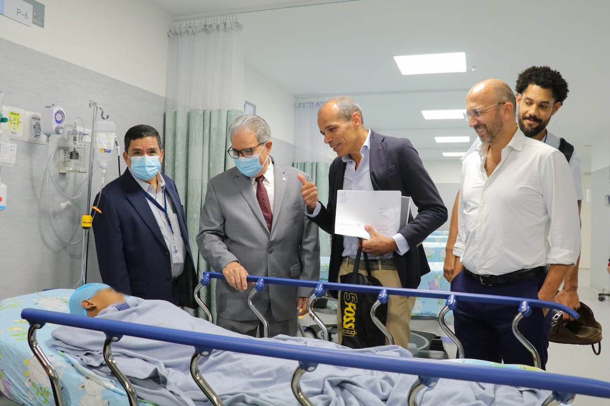 Médicos italianos llegan a Panamá para operar a niño de 8 con cáncer de hueso