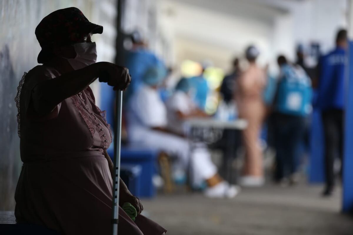 Investigan nuevo efecto secundario covid-19, uno de cada tres lo tiene