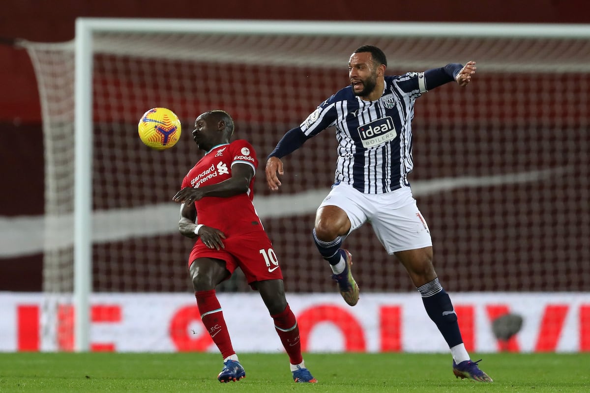 Un errático Liverpool empata y pierde ventaja en la cima de la Liga Premier