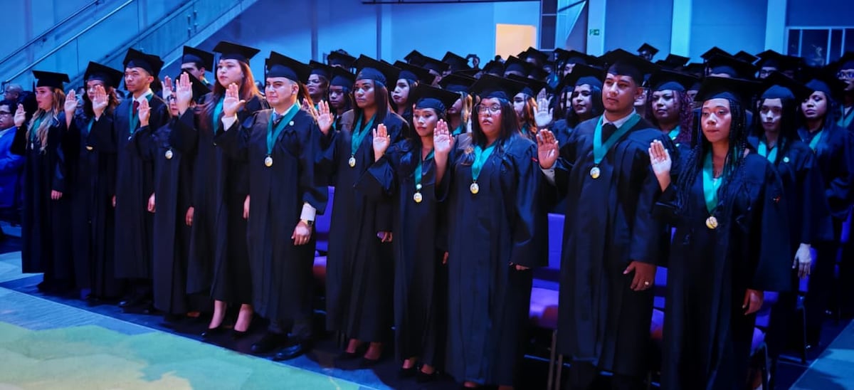 Con 90 años a cuestas, la ‘U’ celebra graduación con 116 nuevos guerreros del conocimiento
