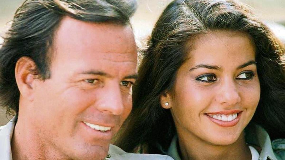 Vaitiaré Hirshon defiende a Julio Iglesias y tilda de falsas las acusaciones de sus extrabajadoras