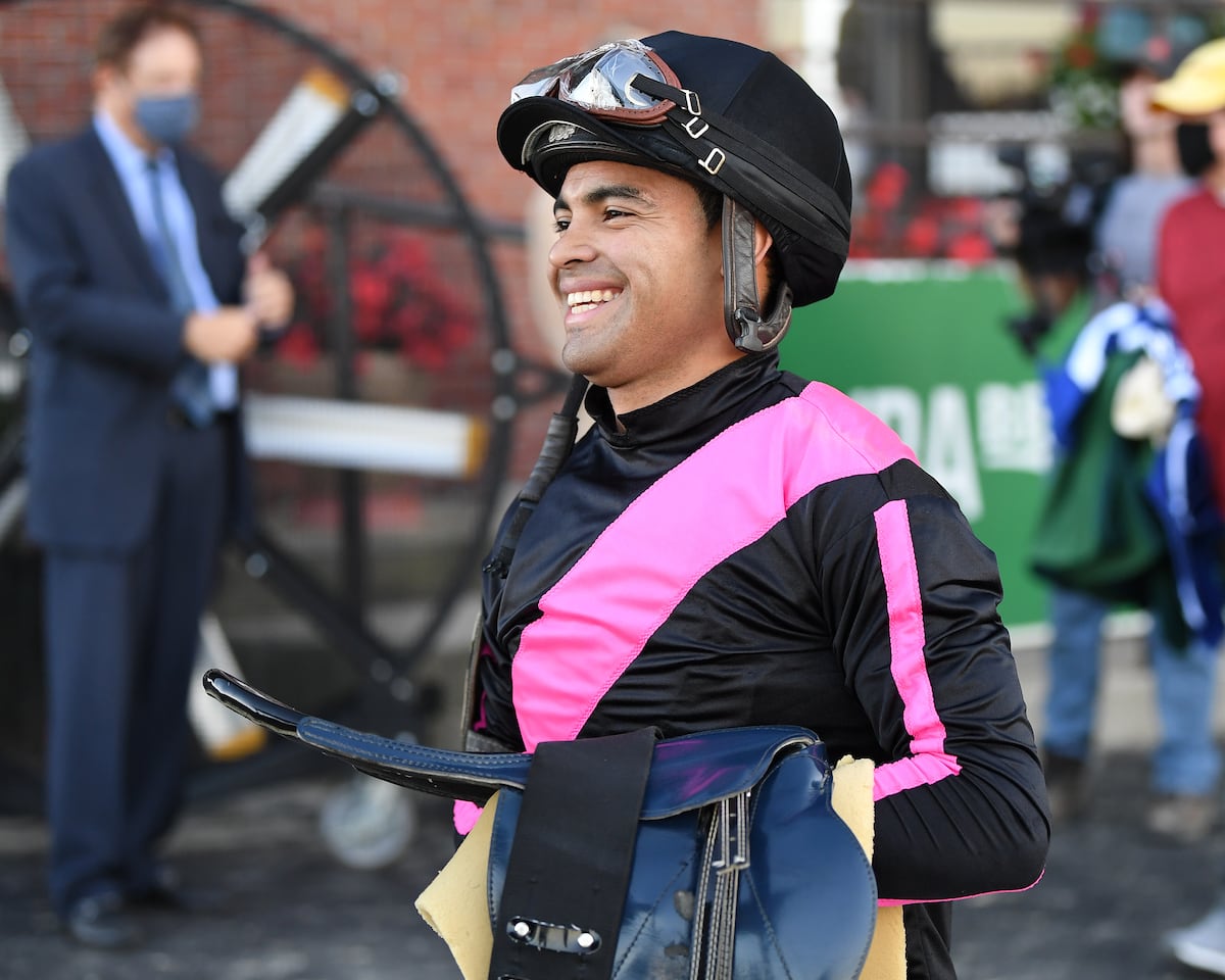 ¡Triplete de lujo! El panameño Luis Sáez hace de las suyas en Keeneland