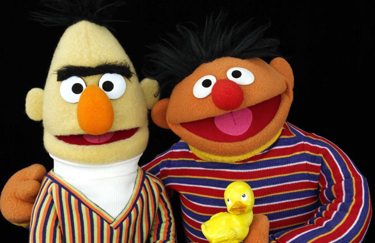 Guionista de Plaza Sésamo confirma la presencia de dos personajes gais