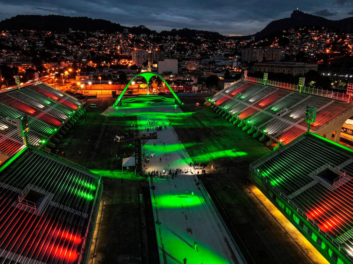 Un Sambódromo de Río vacío gana iluminación especial para víctimas de covid
