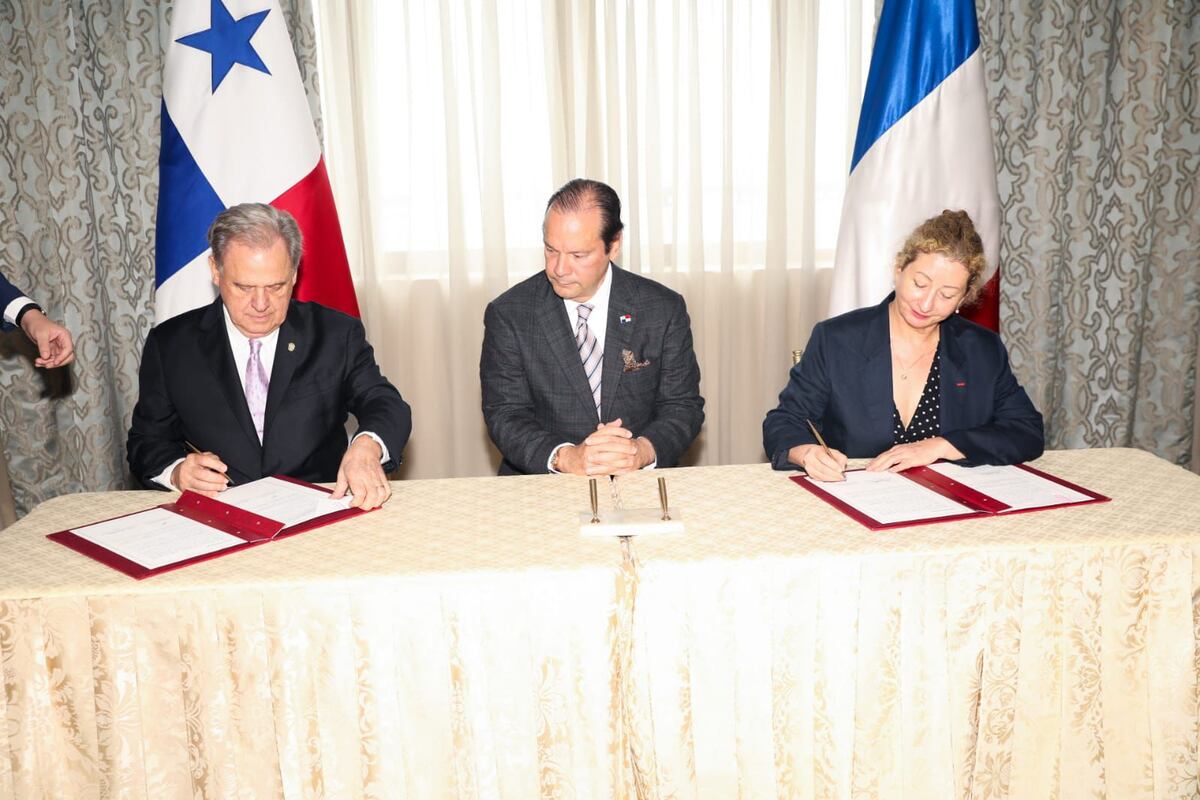 Firma Panamá-Francia allana camino para tren Panamá-David con apoyo financiero
