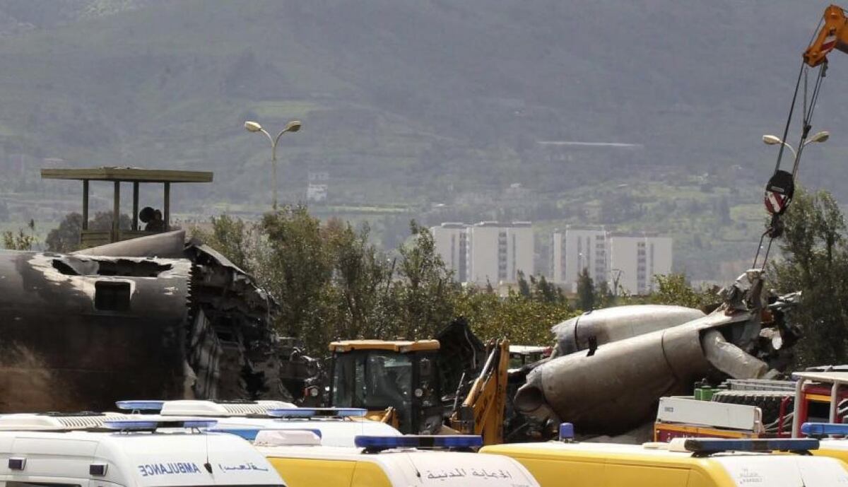 El aterrador panorama de la peor tragedia aérea en Argelia