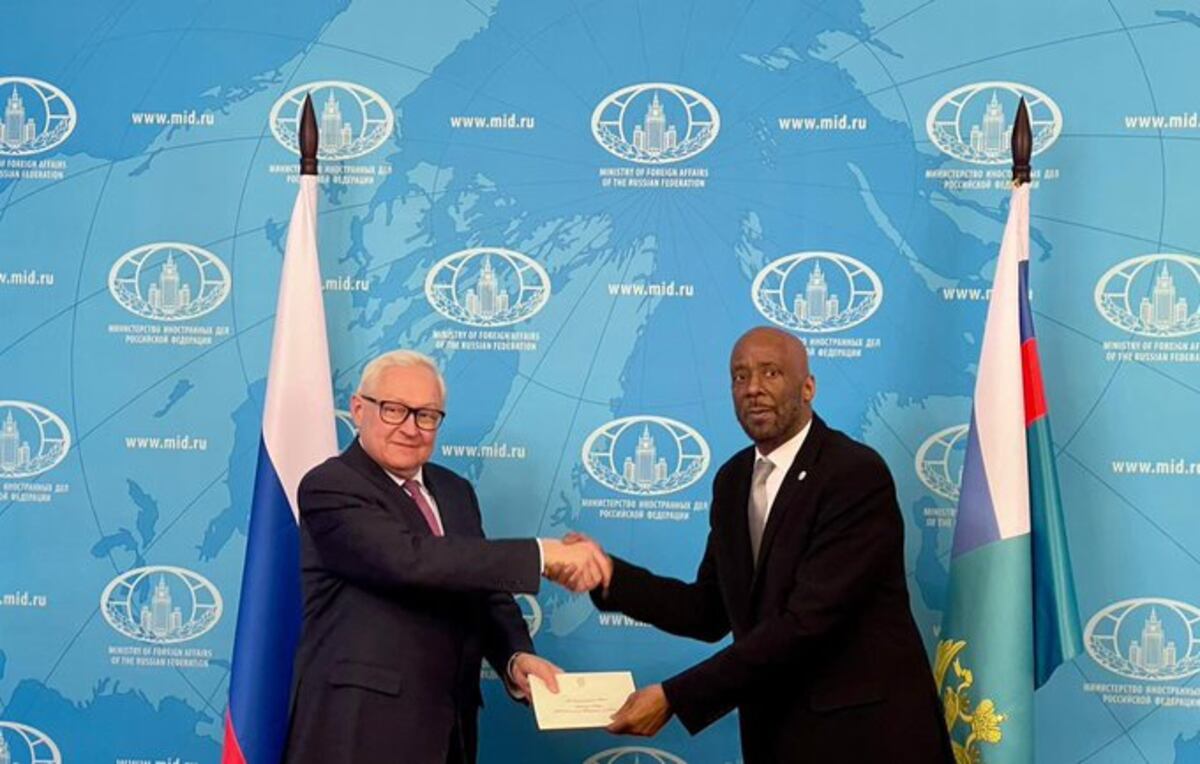 Duró menos que un suspiro: Panamá saca a su embajador en Rusia