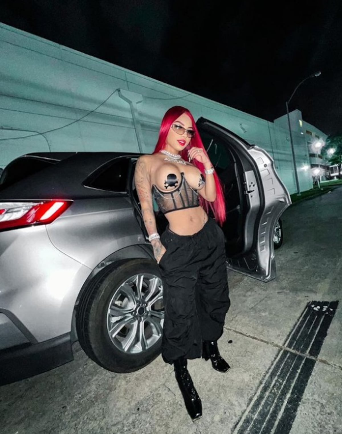 Lisa y atrevida. Anyuri enseña la pechonalidad con unos parches cubre-aréolas +Fotos