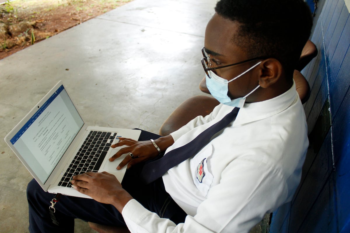 Por medio de la plataforma Ester los alumnos graduandos medirán sus conocimientos