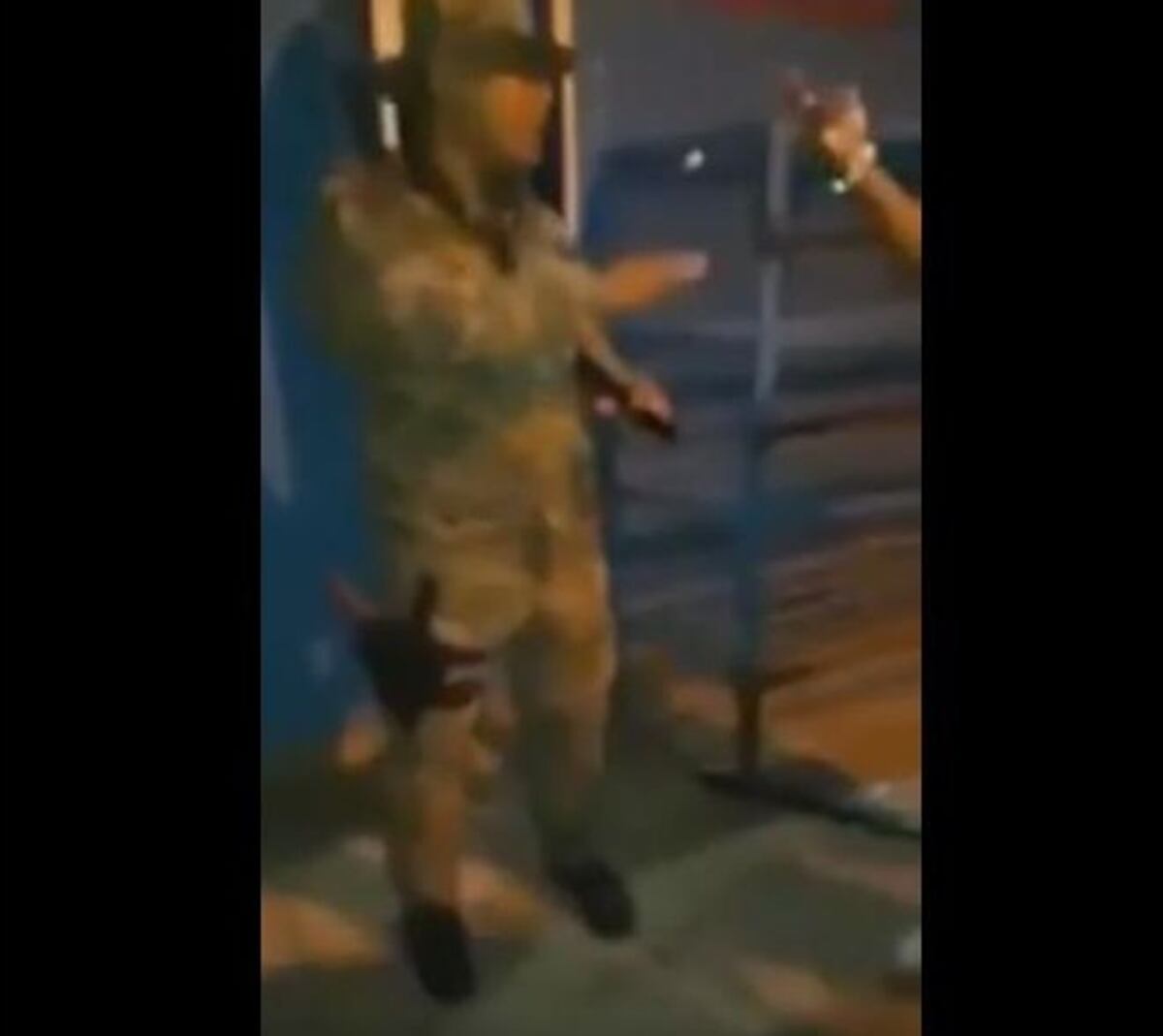 ¡AY, MADRE... A PEDRADAS! Atacan a unidades de Senafront | VIDEOS