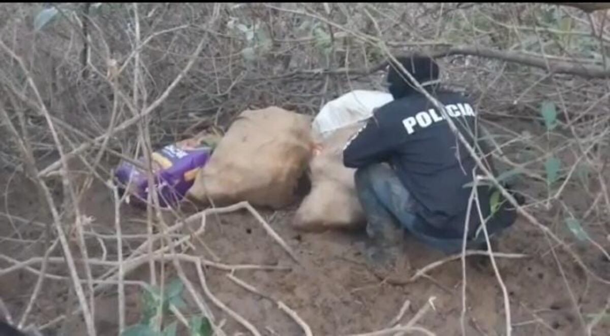 157 paquetes de presunta droga fueron encontrados cerca de una playa en el Pacífico