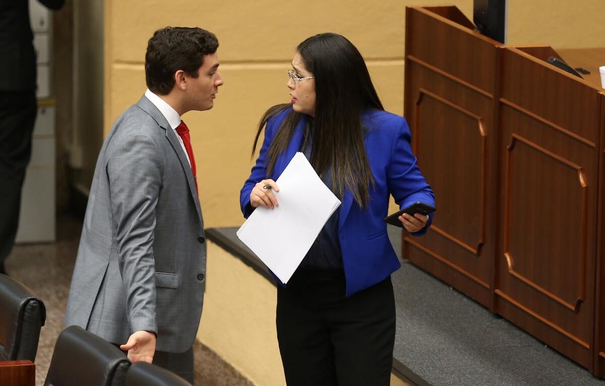 ¿Qué se dijeron Juan Diego y Zulay en el pleno? Chequee las fotos