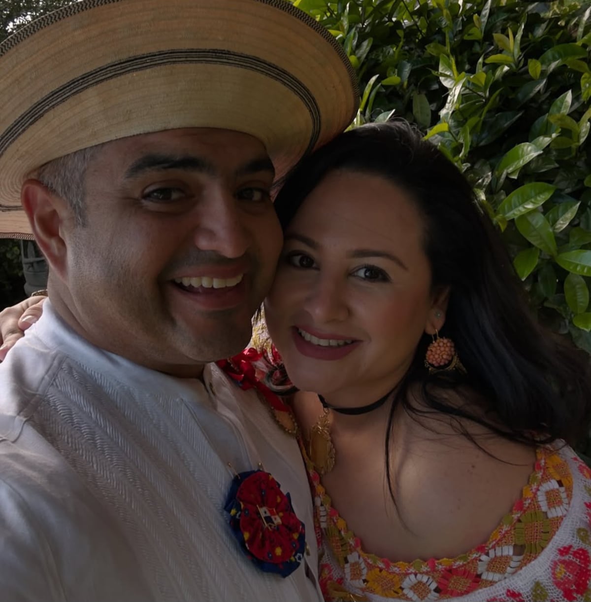 ‘Primera, segunda y tercera dama’: Jhonathan Chávez reafirma su amor con romántico post junto a su esposa