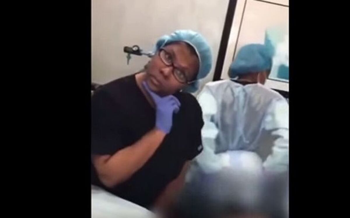 Cirujana se grababa mientras operaba y ahora enfrenta denuncias por negligencia