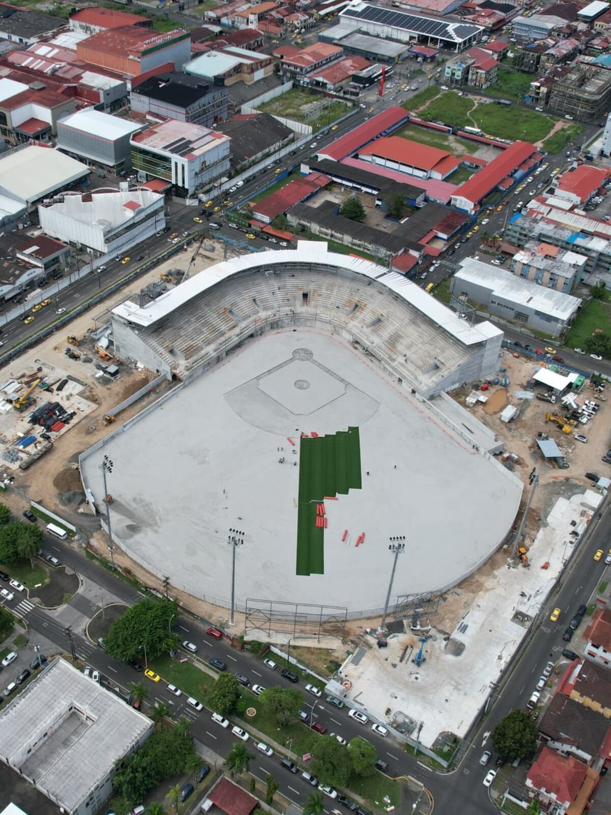 Avanza la instalación de grama sintética en el estadio Roberto Mariano Bula y estará listo para 2026