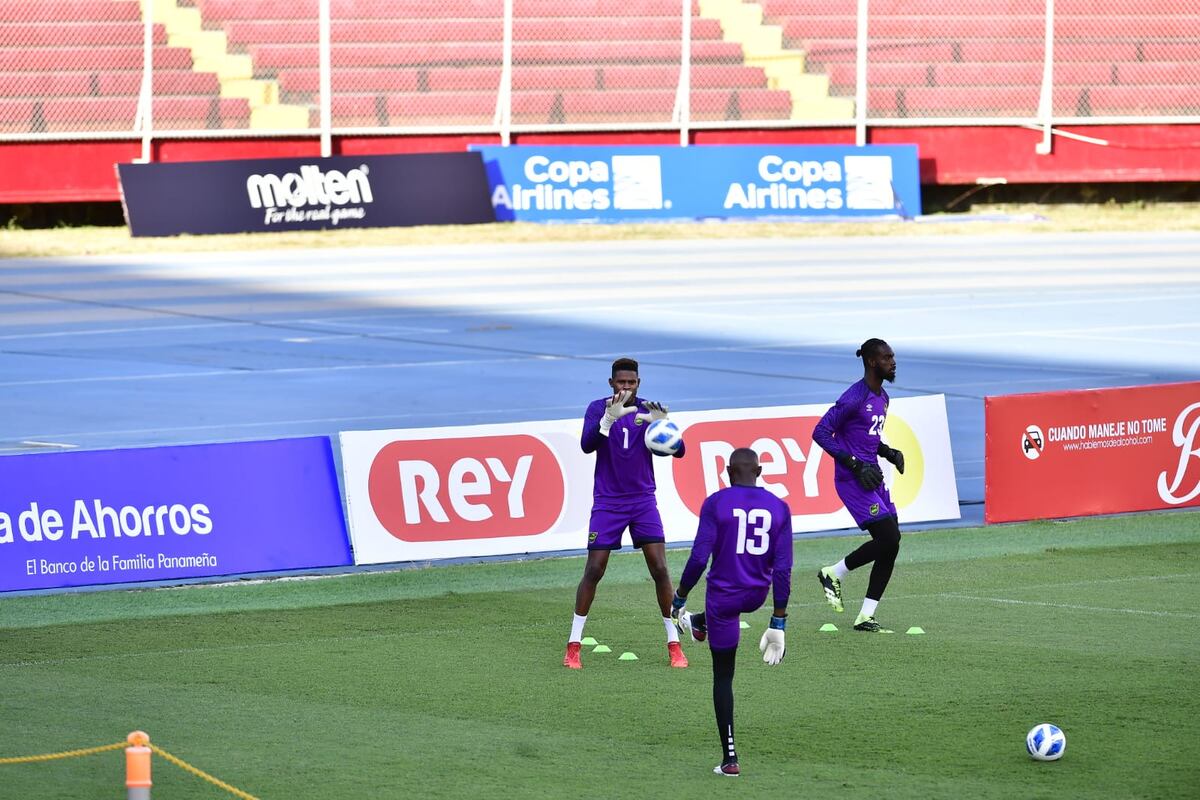 Jamaica prueba la grama del Rommel Fernández