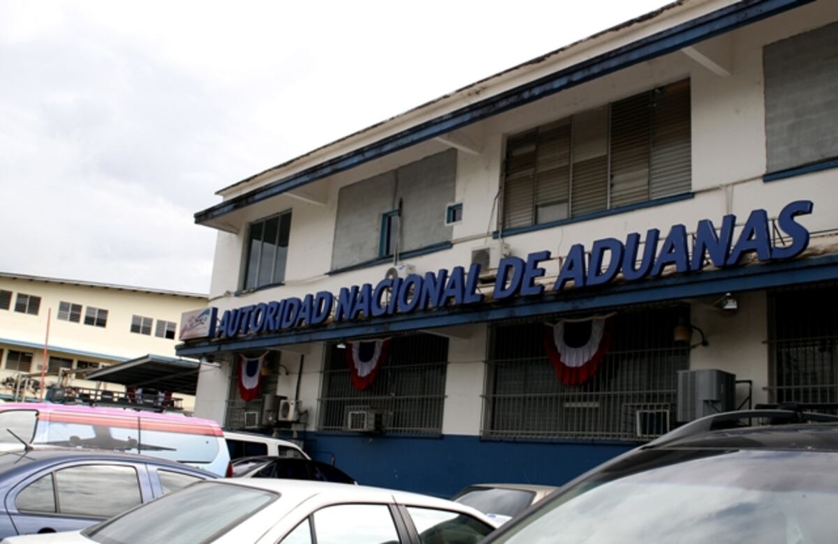 Aduanas autoriza el uso de la fuerza letal y no letal a los inspectores de la Dirección de Prevención y Fiscalización  